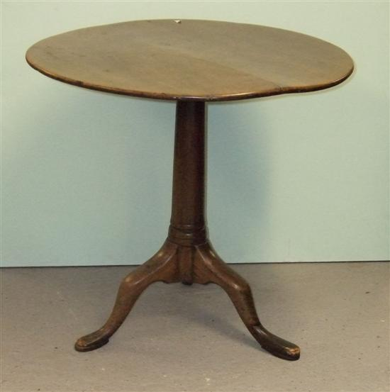 George III mahogany round occasional table on column support and