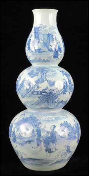 CHINESE BLUE AND WHITE TRIPLE GOURD VASE Provenance The Collection