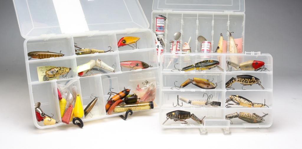 GROUPING OF FISHING LURES INCLUDING HEDDON American 20th century Including