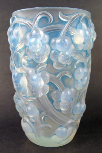 R LALIQUE CRYSTAL VASE RAISINS c 1928 Opalescent with traces