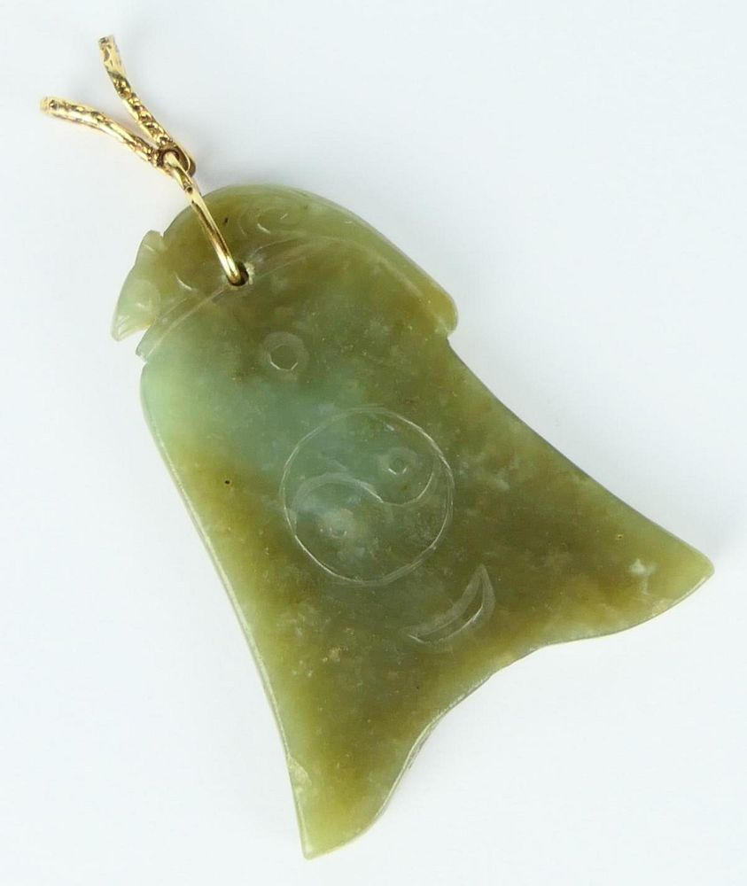 Vtg CHINESE 14K YG GREEN JADE CARVED BELL PENDANT Vintage