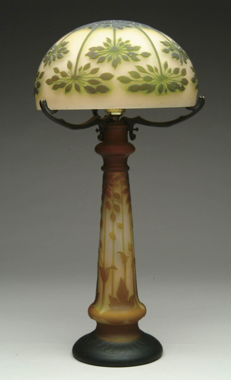 GALL FRENCH CAMEO LAMP Brown and green rosehip shaped fruit
