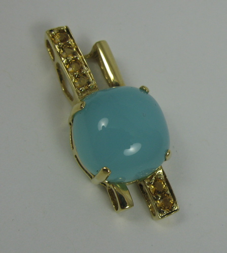 BLUE CHALCEDONY AND 14K GOLD PENDANT set with a blue