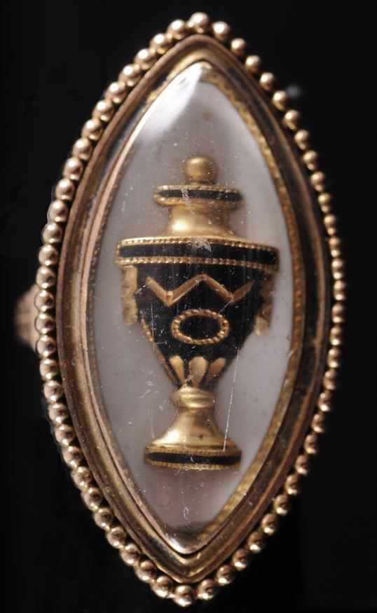 MEMORIAL RING The lozenge shaped case with beaded edge enclosing