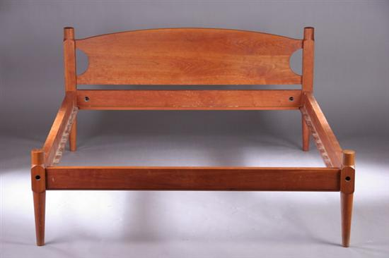 THOS MOSER CHERRYWOOD LOW POST BED Late 20th century Arching