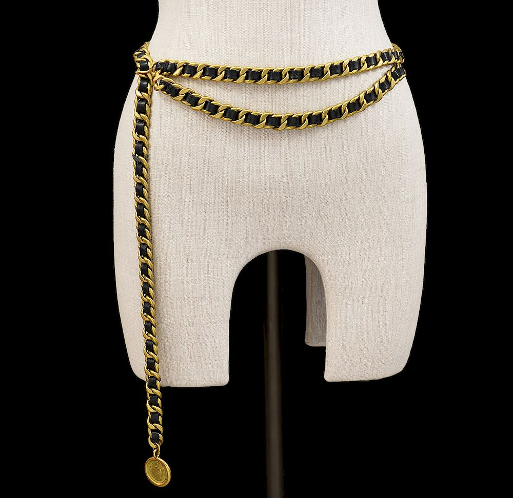 Chanel Gold Chain Black Leather Belt This Chanel bold gold