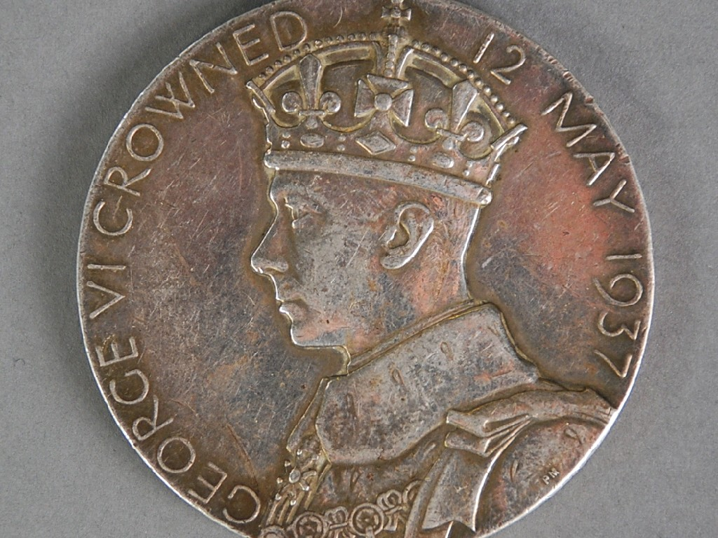 GEORGE VI AND ELIZABETH LARGE SILVER COMMEMORATIVE MEDALLION CORONATION 12th