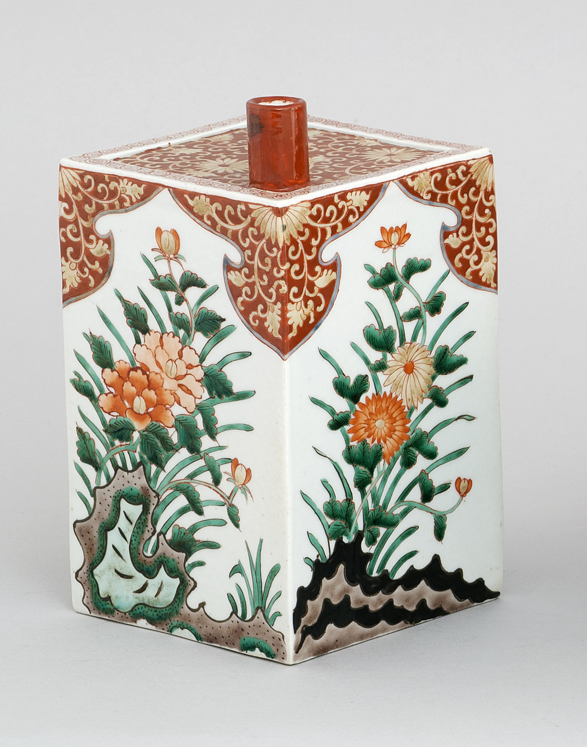 IMARI PORCELAIN TOKKURI 18th CenturyIn rectangular form with peony and