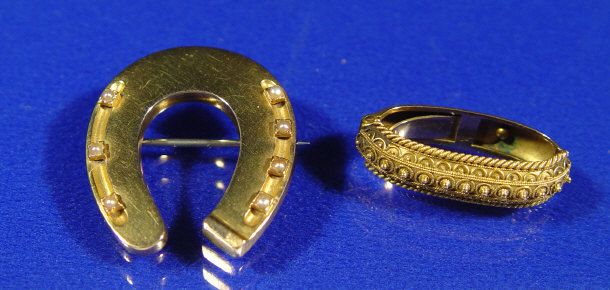 Gold and seed pearl horseshoe brooch and a 15ct gold