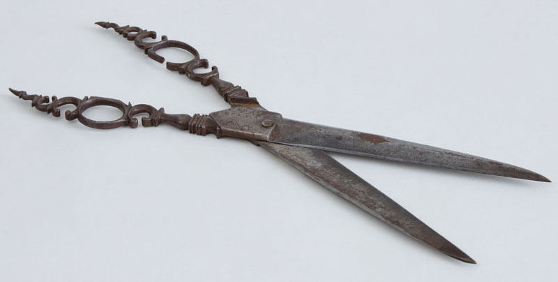 FRENCH ENGRAVED STEEL PAIR OF SCISSORS With pierced scrollwork handles
