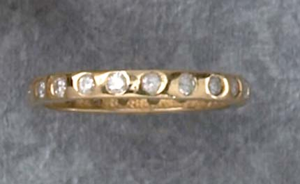 DIAMOND ETERNITY RING 14k yellow gold ring set with twenty