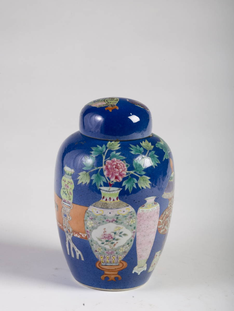 CHINESE PORCELAIN FAMILLE ROSE COVERED OVOID JAR WITH POWDER BLUE