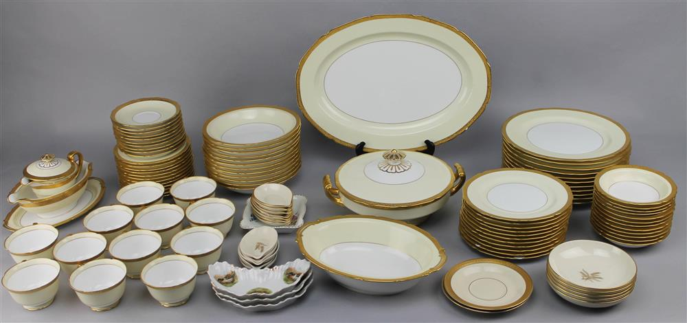 NORITAKE DORSAY PATTERN DINNER SERVICE to include one covered vegetable