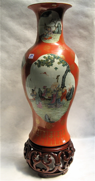 CHINESE PORCELAIN VASE the Yen yen shape hand painted with