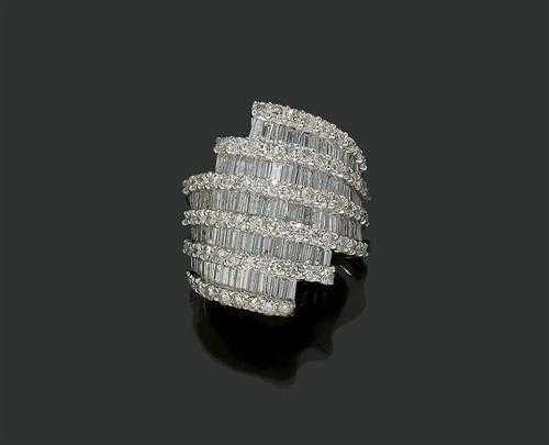 DIAMANT RING Weissgold 750 Eleganter breiter Bandring die Schauseite ganz