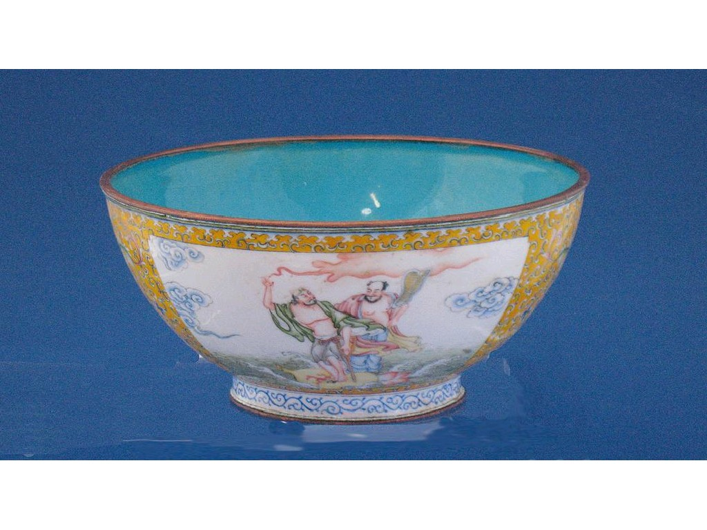 A FINE CHINESE ENAMELLED BOWL decorated in polychrome with figures