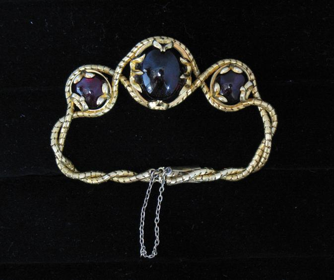 A VICTORIAN GOLD AND GARNET BRACELET of twisted snake link