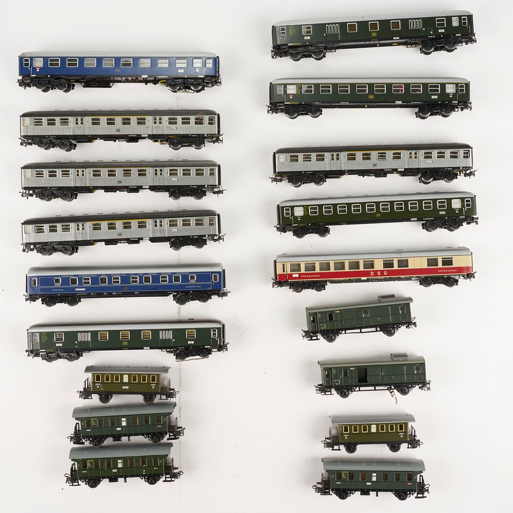 Grp 18 Marklin HO Scale Model Train Cars Marklin Germany