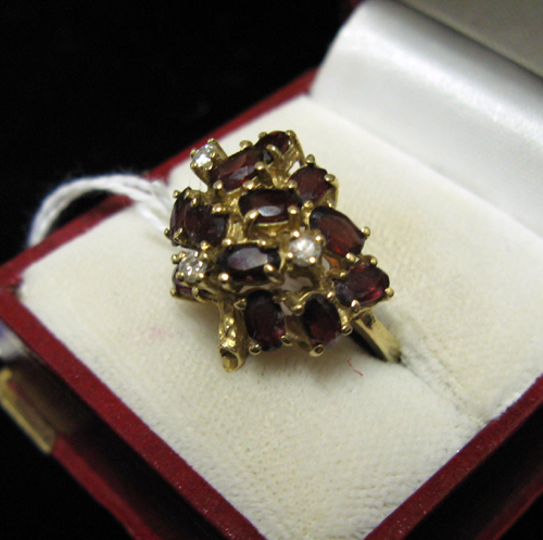 GARNET DIAMOND AND FOURTEEN KARAT GOLD CLUSTER RING set with