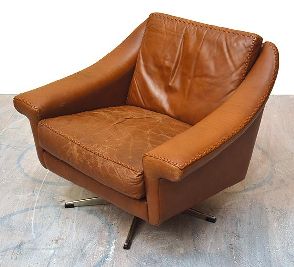 DANISH LEATHER LOUNGE CHAIR WITH EXPOSED STITCHING ON SWIVEL BASE
