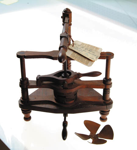 PATENT MODEL FOR MAKING TARGET AND TOY FLYERS Patent number