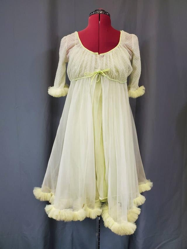 Vintage c1960s Lime Chiffon Green Baby Doll Peignoir Set with