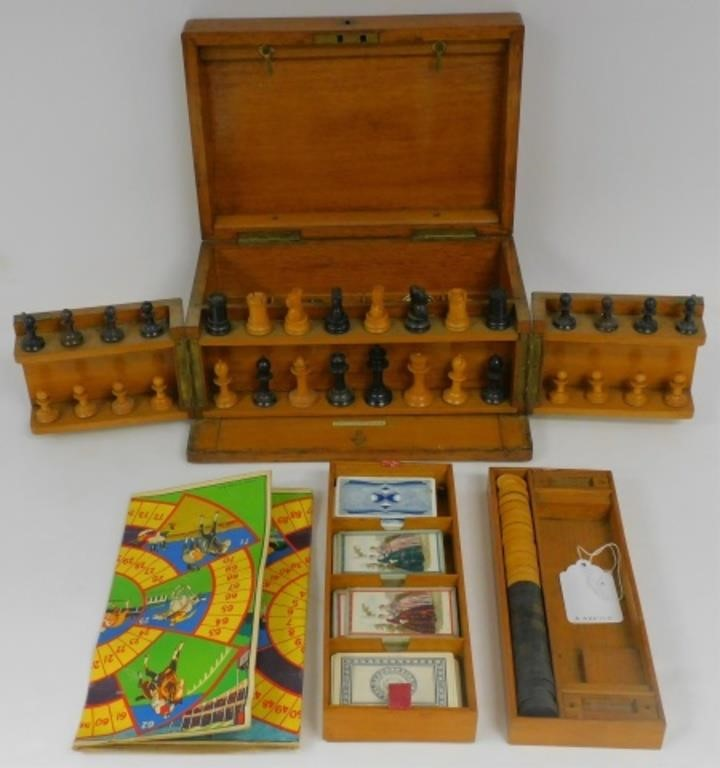 LATE 19TH CENTURY AUSTIN MAKER DUBLIN OAKboxed game set Includes