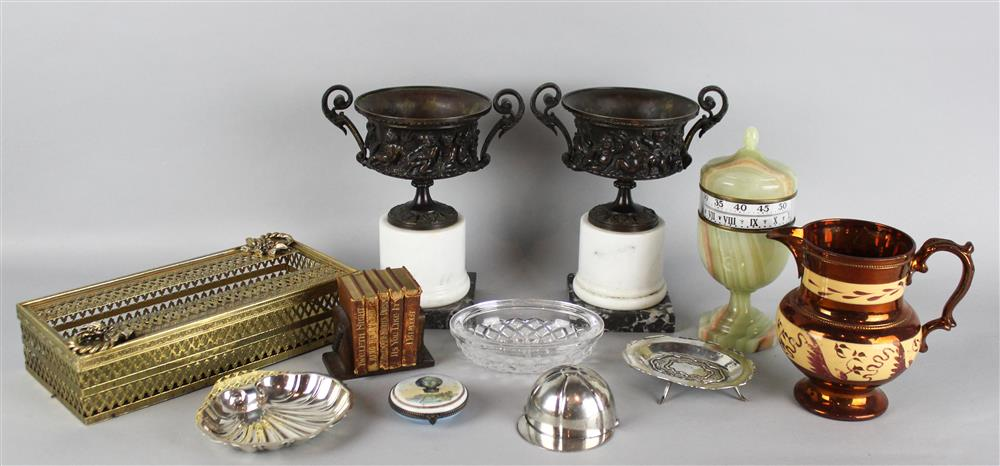 GROUP OF SMALL DECORATIONS a pair of bronze vase shaped