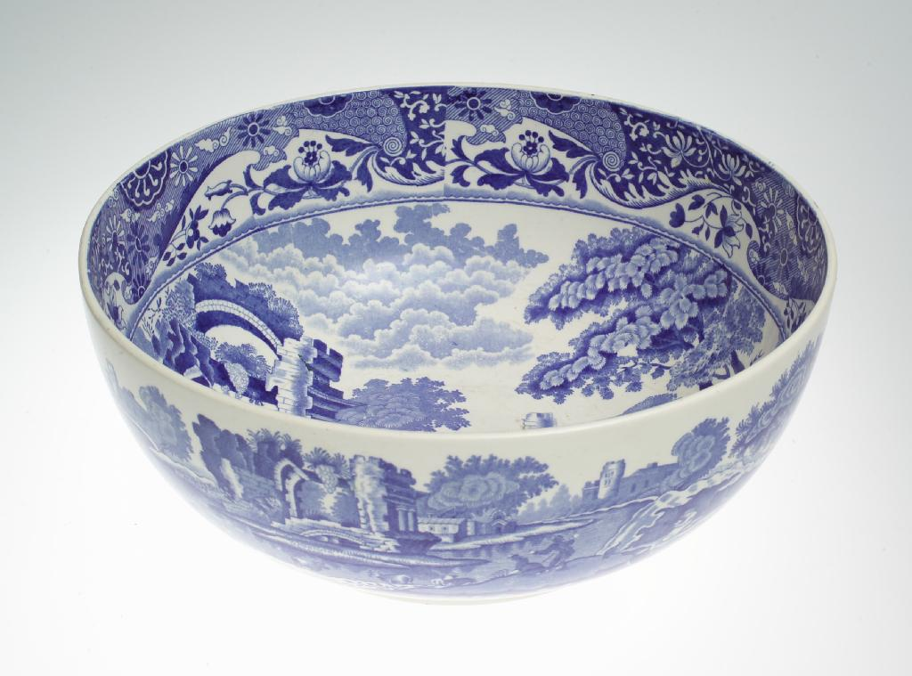 LARGE COPELAND SPODE S BLUE ITALIAN BOWL of circular form