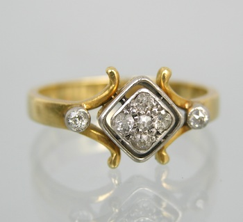 An Arts Crafts Diamond Cluster Ring 18k yellow gold ring