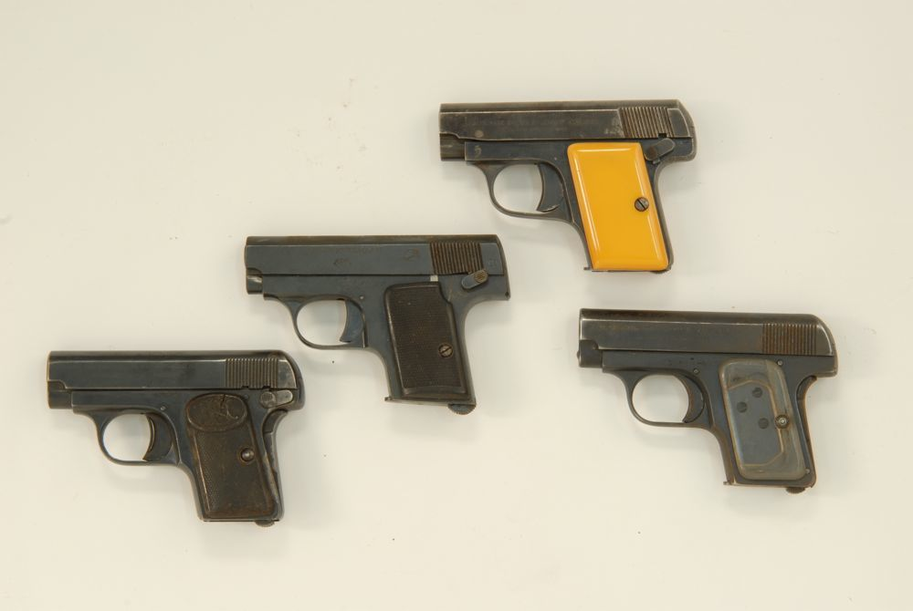 FOUR SMALL SEMIAUTOMATIC PISTOLS 1 Duo pistol 35 mm Serial