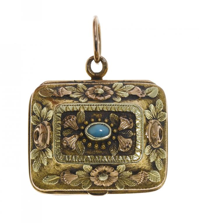 A FRENCH THREE COLOUR GOLD VINAIGRETTE of casket shape with