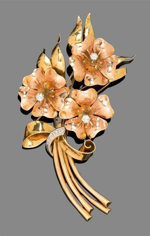 GOLD AND DIAMOND BROOCH ca 1940 Yellow and pink gold