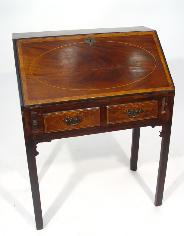 Georgian mahogany bureau with oval strung inlay and cross banded