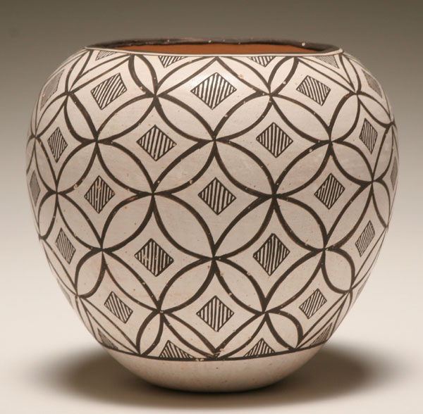 Marie Zieu Chino Acoma Native American pottery olla Pueblo vessel