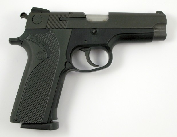 SMITH WESSON MODEL 915 DOUBLE ACTION SEMI AUTOMATIC PISTOL 9mm