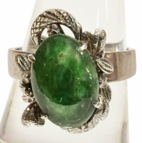 Estate 18kt white gold ring green jade cabochon approx size