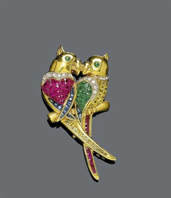 GEMSTONE BROOCH Yellow gold 750 Enchanting brooch in the shape