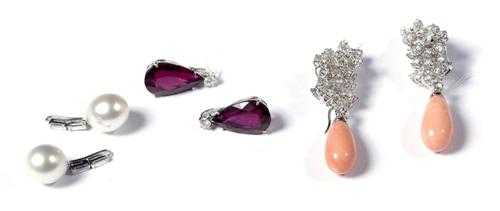 SET OF DIAMOND CORAL PEARL AND RUBELITE PENDANT EARRINGS White