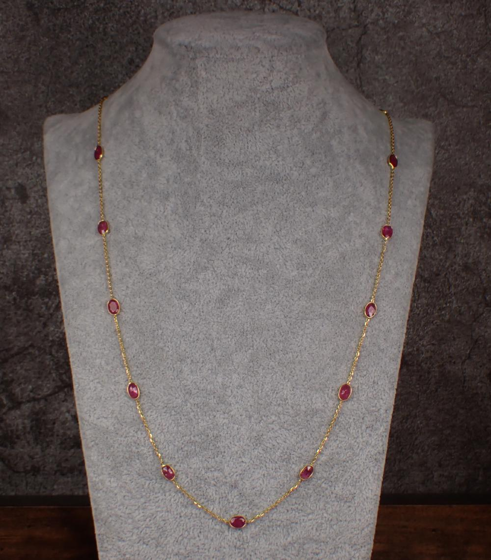 RUBY AND EIGHTEEN KARAT GOLD CHAIN NECKLACE The 18k yellow