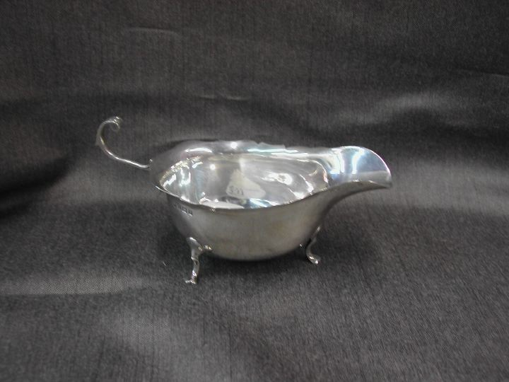 Edwardian Sterling Silver Sauce Boat hallmarked Birmingham 1907 1908 by
