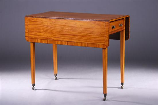 ENGLISH HEPPLEWHITE SATINWOOD PEMBROKE TABLE Circa 1790 1810 The top