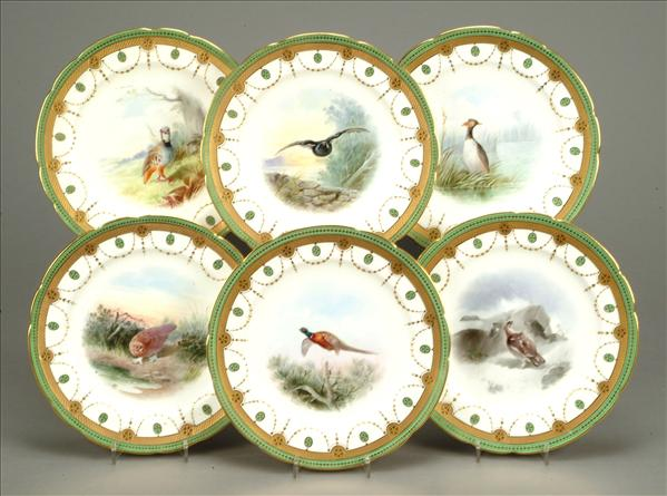 A Bow tripartite shell dish of typical form with three