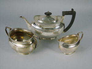A Georgian style silver three piece tea set Sheffield 1912