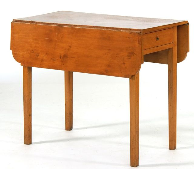 ANTIQUE AMERICAN CHIPPENDALE DROP LEAF BREAKFAST TABLE Late 18th CenturyIn