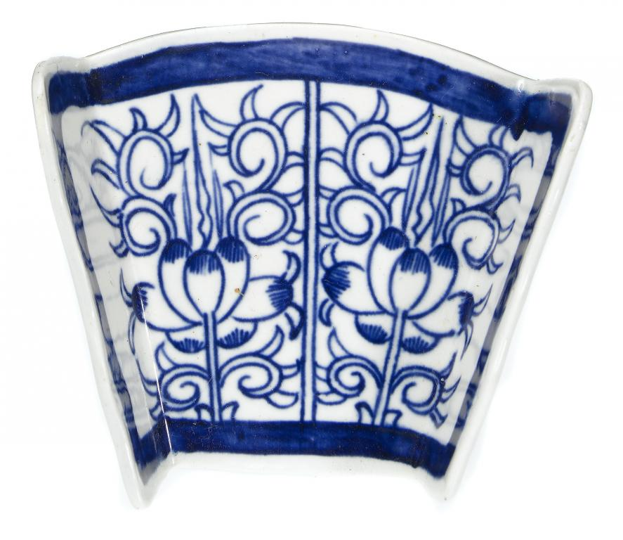 A FIRST PERIOD WORCESTER ASPARAGUS SERVER painted in underglaze blue