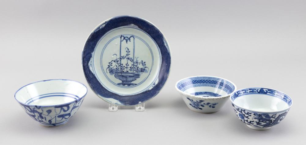 FOUR PIECES OF CHINESE BLUE AND WHITE PORCELAIN 20TH CENTURY