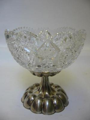 AN AUSTRIAN CUT GLASS FRUIT BOWL early 20th century the