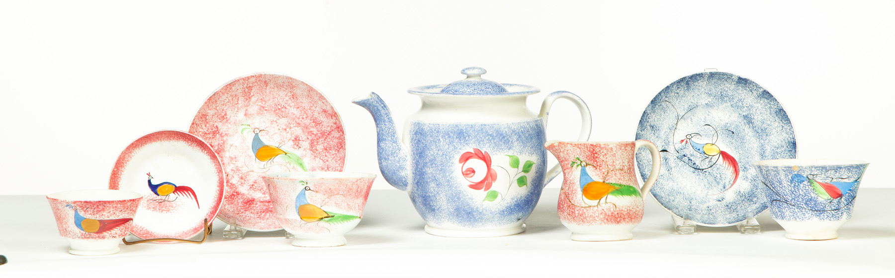 FIVE PIECES OF SPONGEWARE England 2nd quarter 19th century Blue