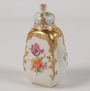 KPM PORCELAIN CAPPED CADDY KPM PORCELAIN RECTANGULAR LOBE SIDED CAPPED